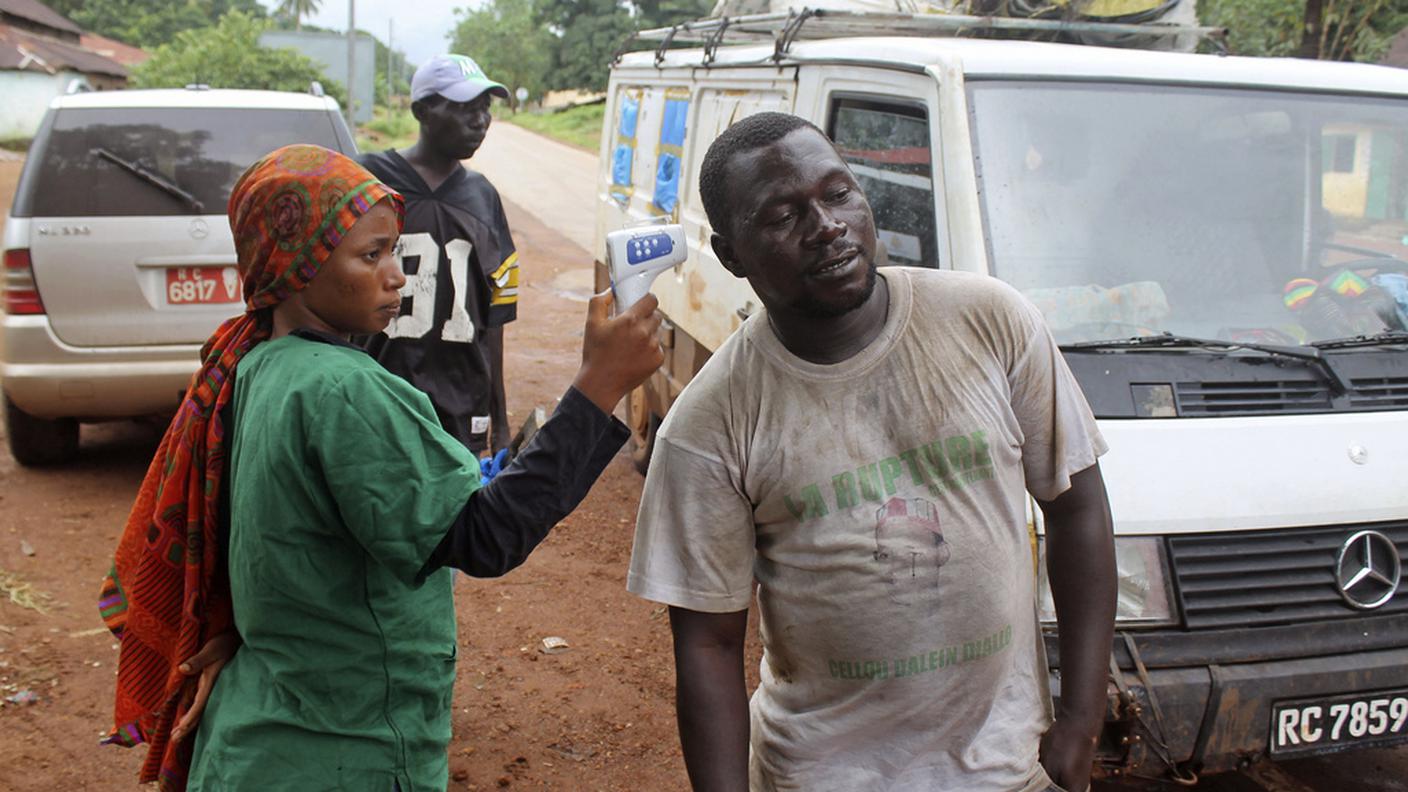 Un controllo stradale, alle porte di una località isolata in Guinea