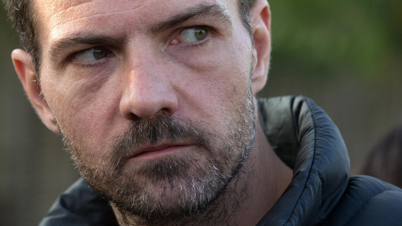 Jerôme Kerviel all'uscita dal carcere parigino lunedì mattina