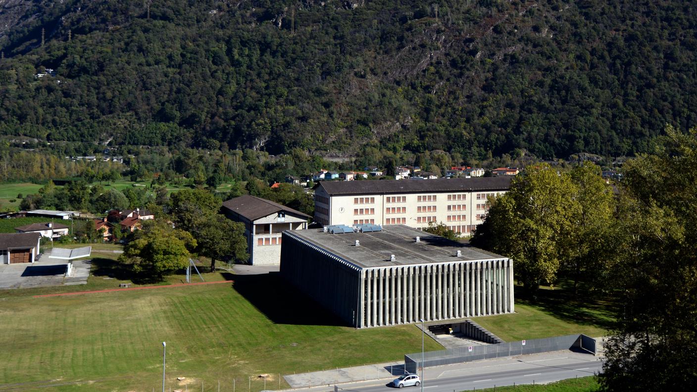 Almeno per alcuni il cielo, sopra l'ex caserma, è un po' meno nuvoloso