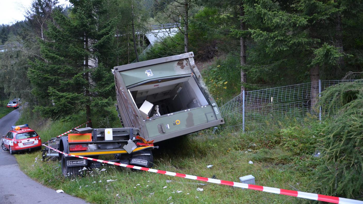 Il veicolo militare precipitato ad Airolo