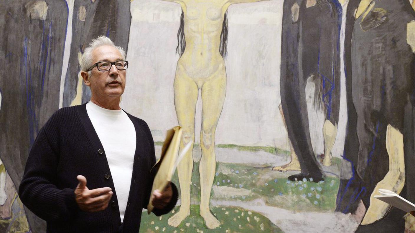 Fischli davanti a uno dei dipinti di Hodler 