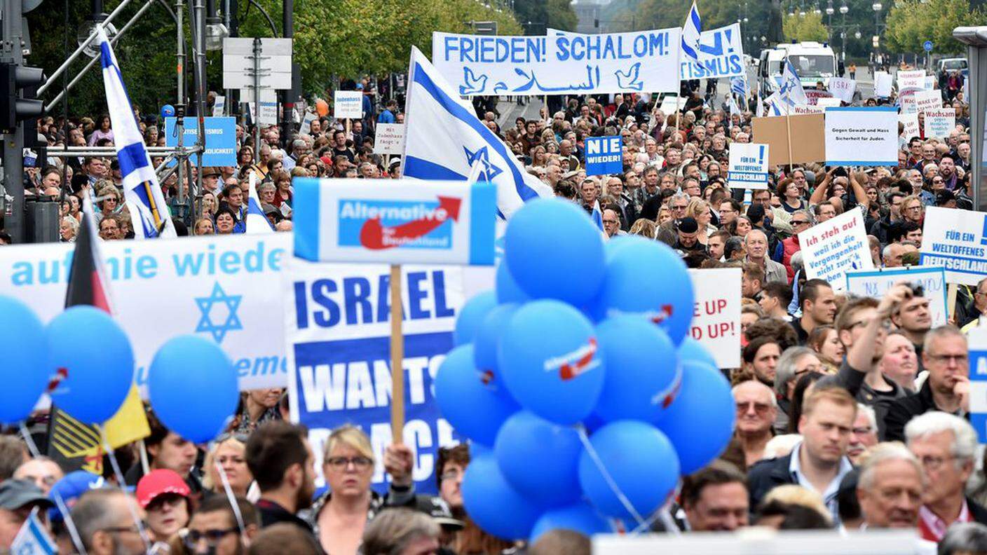 Manifestazione a Berlino contro l'antisemitismo