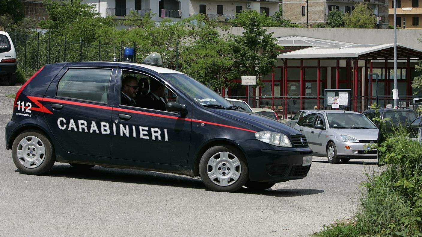 I Carabinieri hanno recuperato la pistola rubata a un poliziotto svizzero