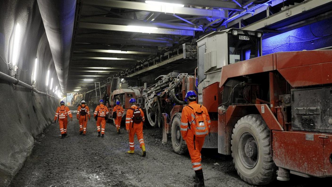 Gli operai potranno lavorare secondo i piani
