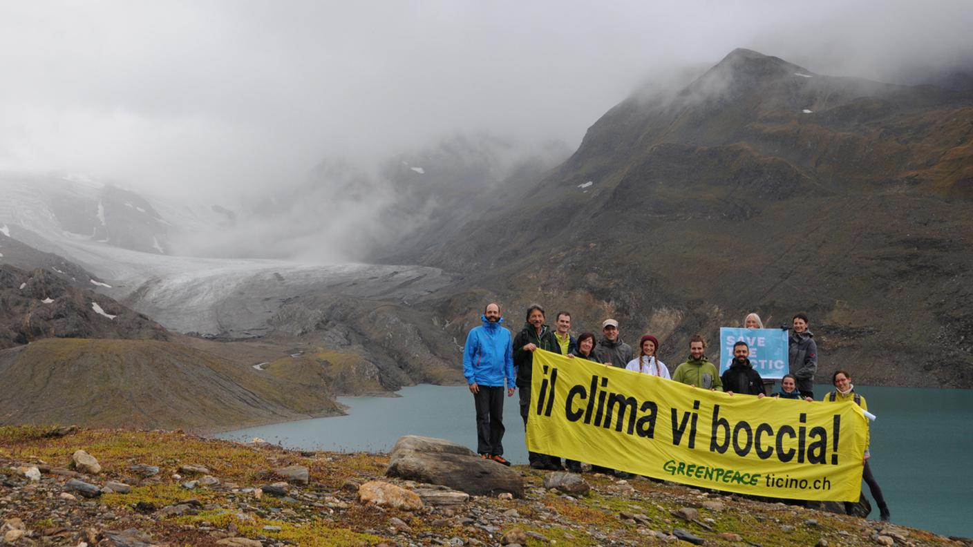 Gli attivisti di Greenpeace al Ghiacciaio del Gries