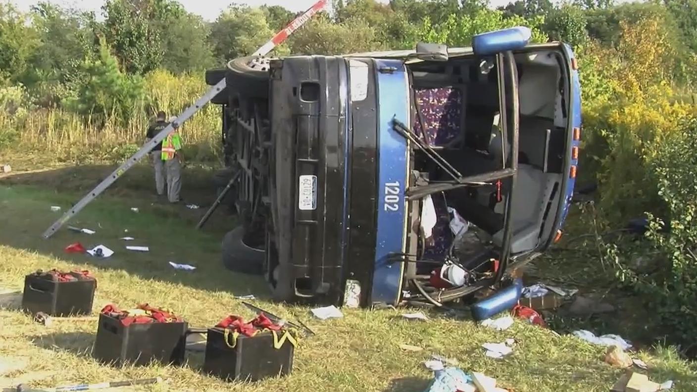 Il bus si è ribaltato per cause ancora da stabilire