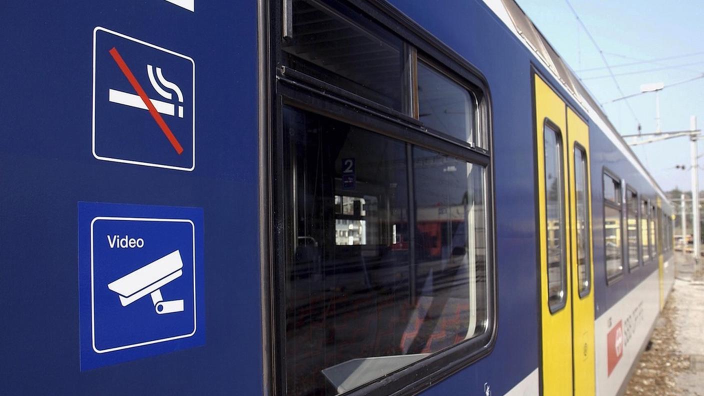 Il convoglio regionale delle FFS è stato poi trainato all'esterno