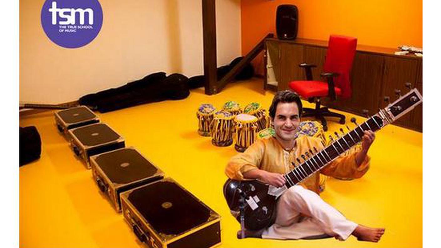 Impegnato con il sitar