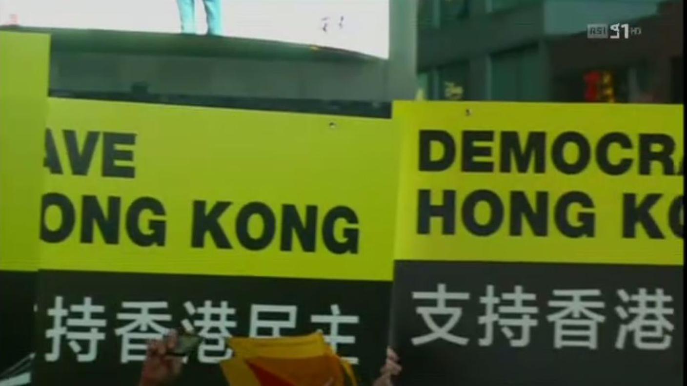 dimostranti hong kong.JPG