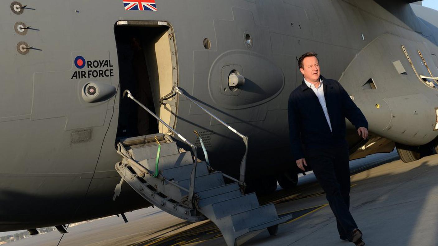 Il premier britannico Cameron in un'immagine scattata venerdì in Afghanistan