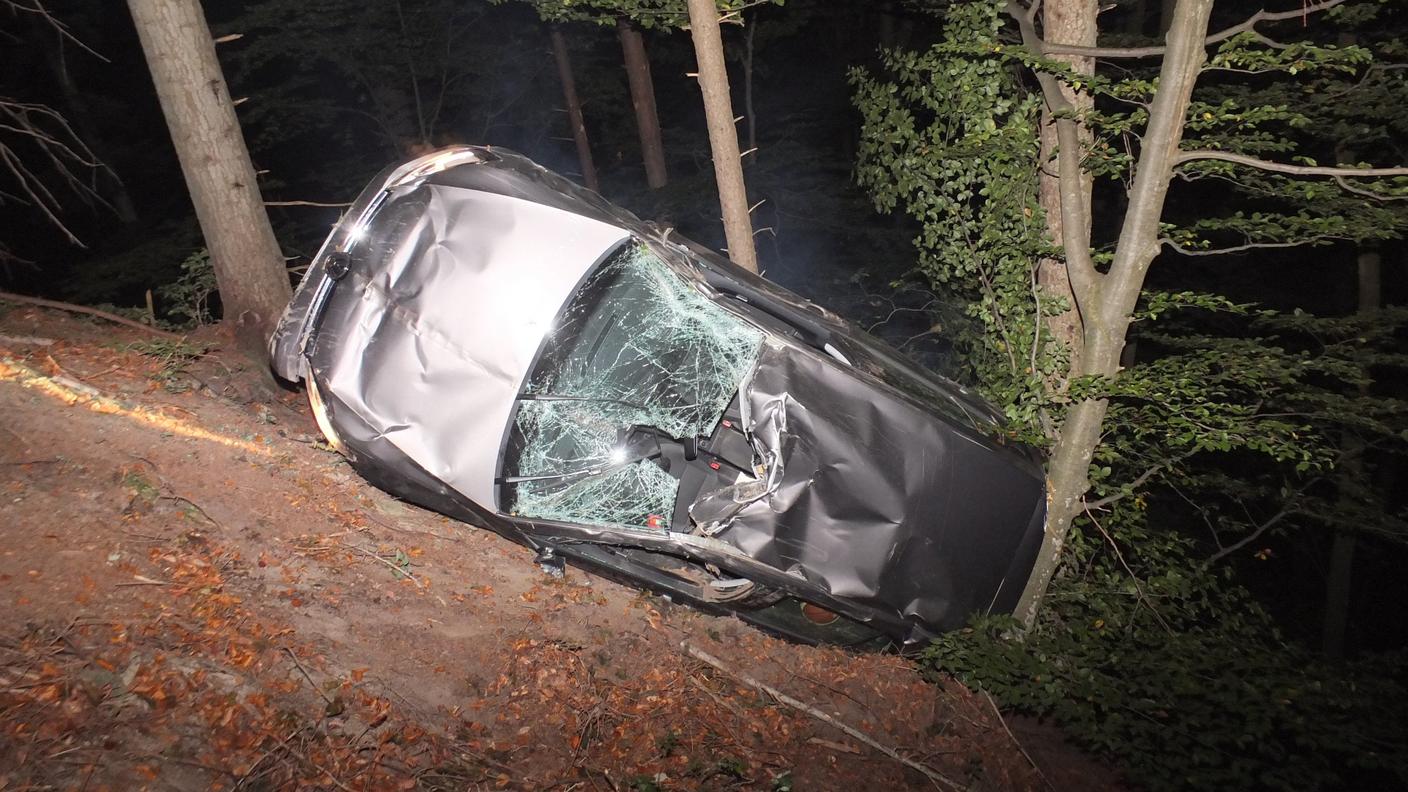 L'automobile è andata completamente distrutta