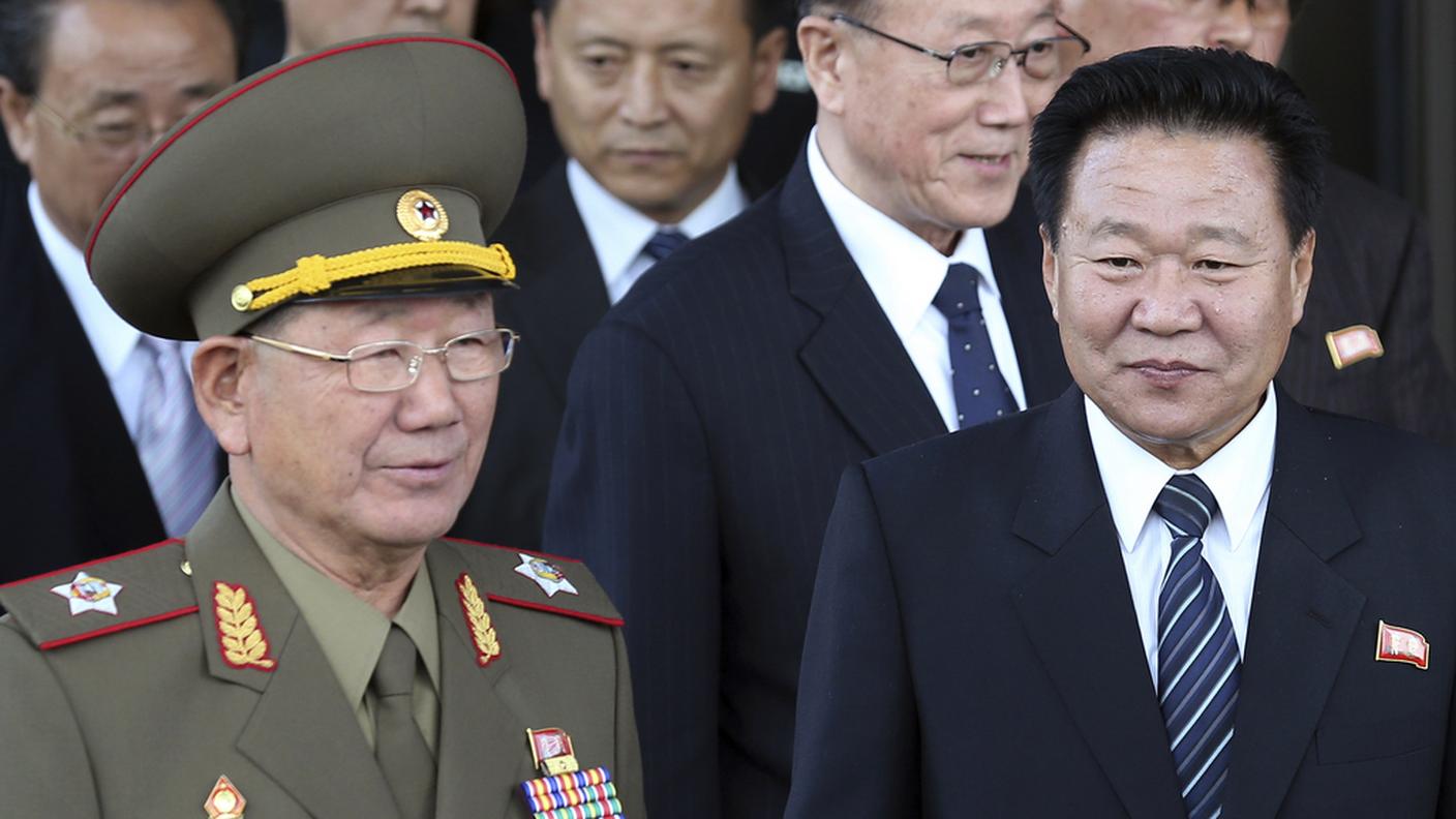 I dirigenti nord coreani in un'immagine scattata sabato a Incheon