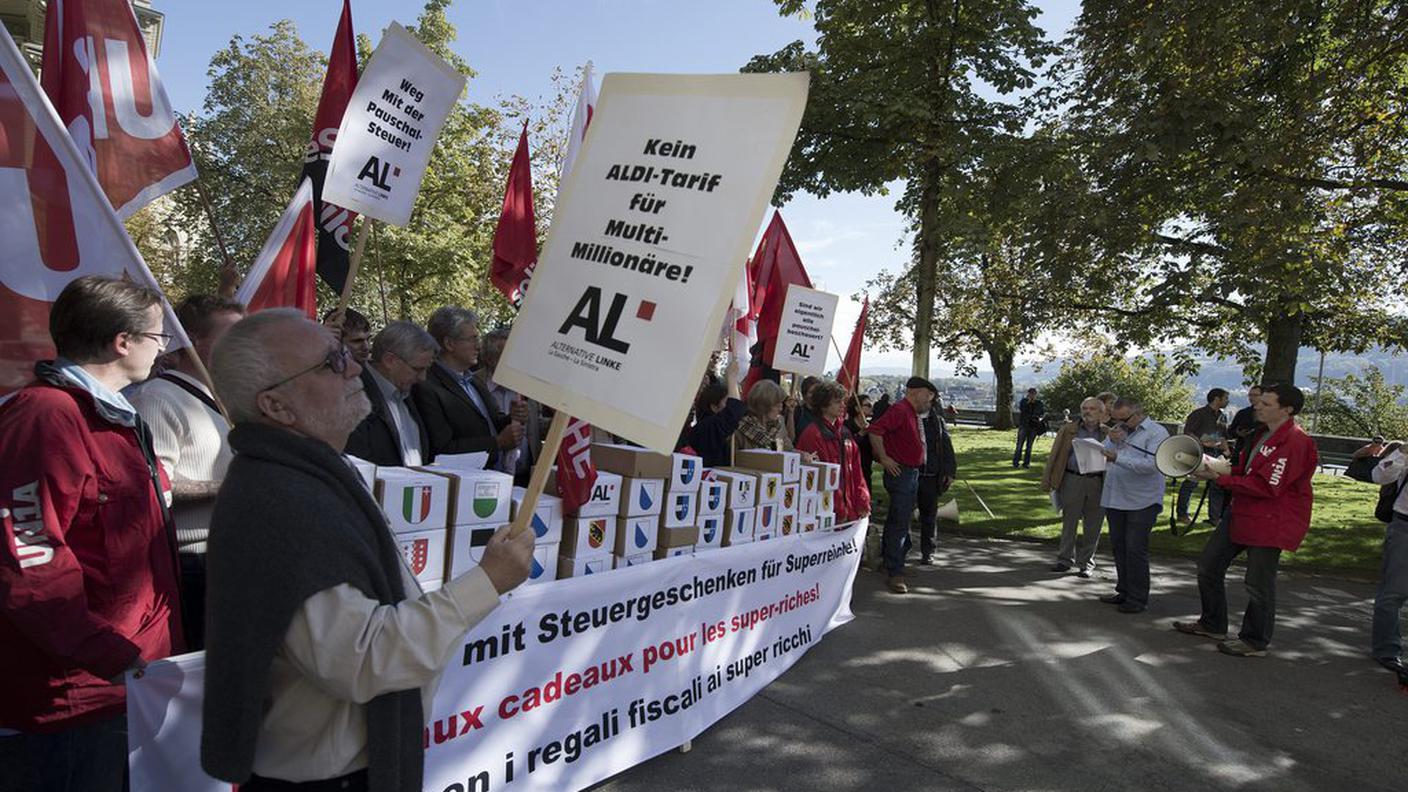 La consegna delle firme, nell'ottobre 2012 