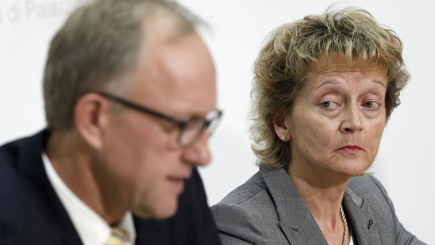 Insieme davanti alla stampa: Eveline Widmer-Schlumpf e Peter Hegglin, presidente della Conferenza dei direttori cantonali delle finanze