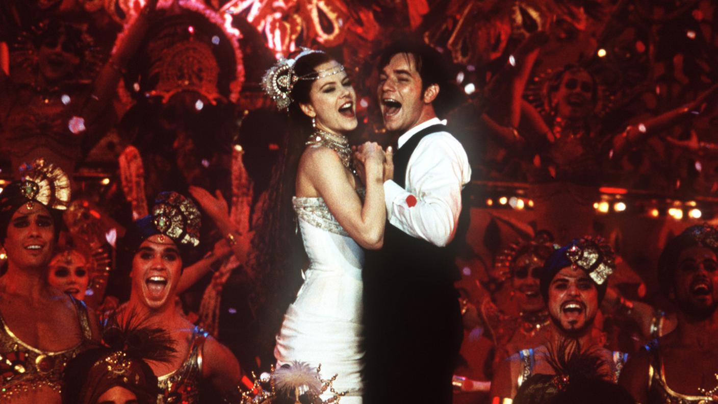 Nicole Kidman e Ewan McGregor in una scena di ''Moulin Rouge'', musical di Baz Luhrmann del 2001, vincitore di due premi Oscar e tre Golden Globes