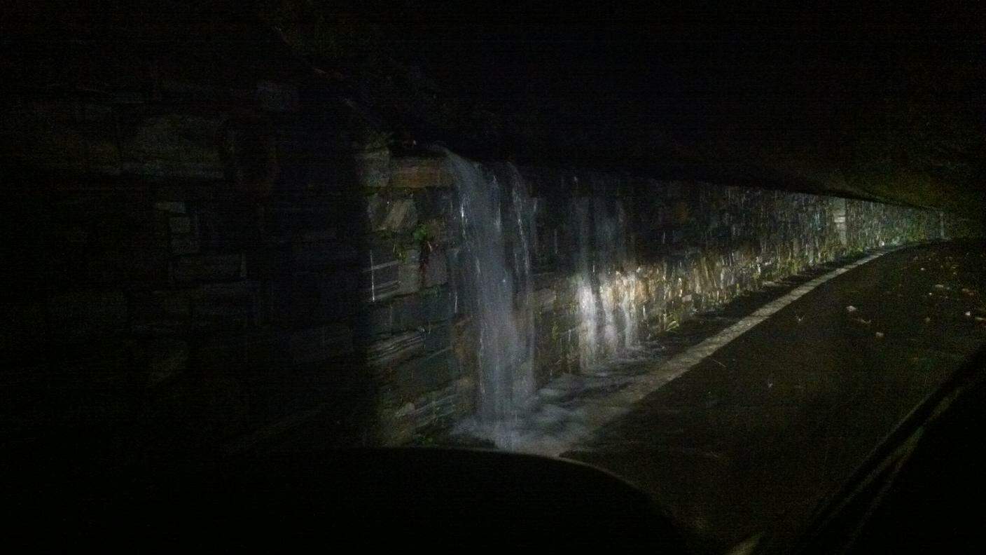 Riali ingrossati, acqua un po' ovunque sulle strade delle valli del Locarnese ore 5:00