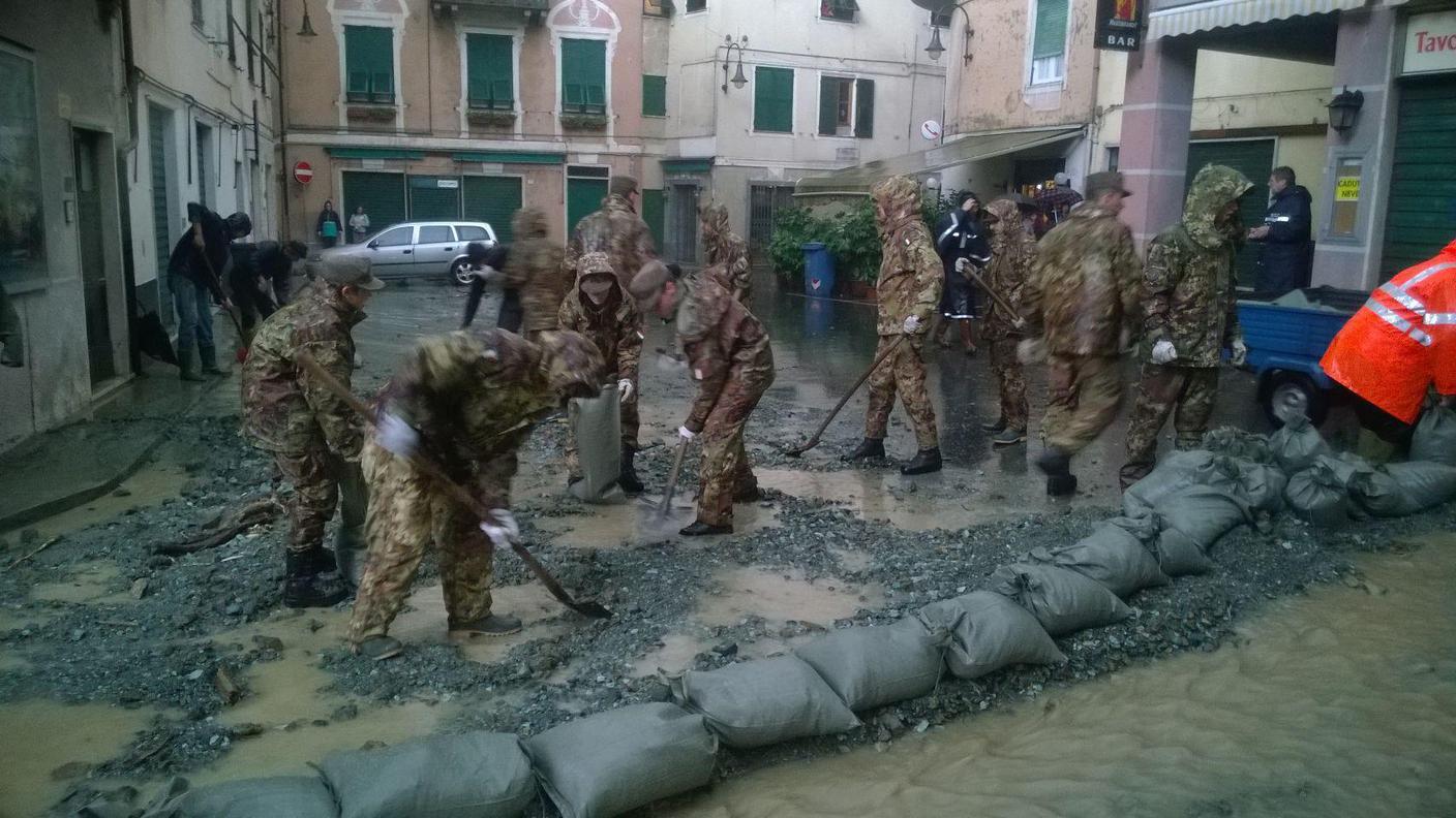 A Genova si lavora per riparare i danni