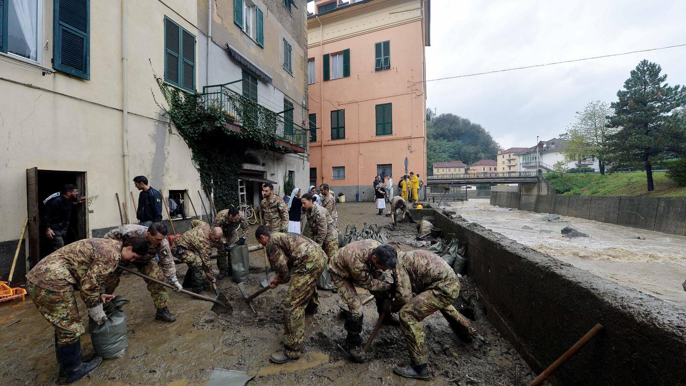 A Genova si lavora per riparare i danni