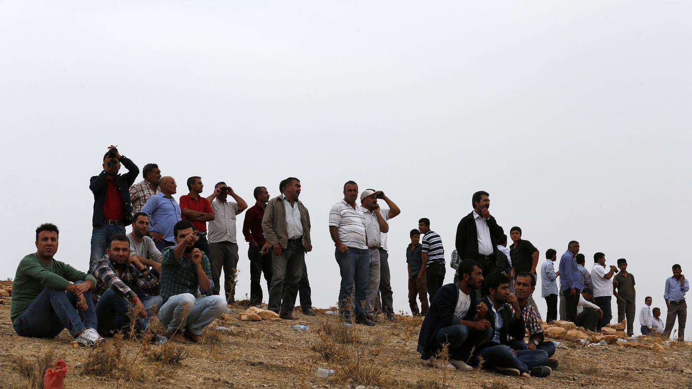 Alla frontiera con Kobane, si resta a guardare