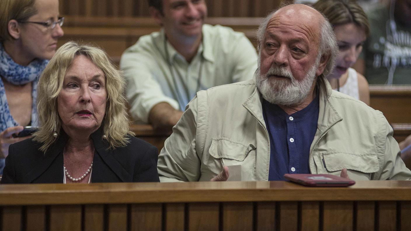 June e Barry Steenkamp al processo