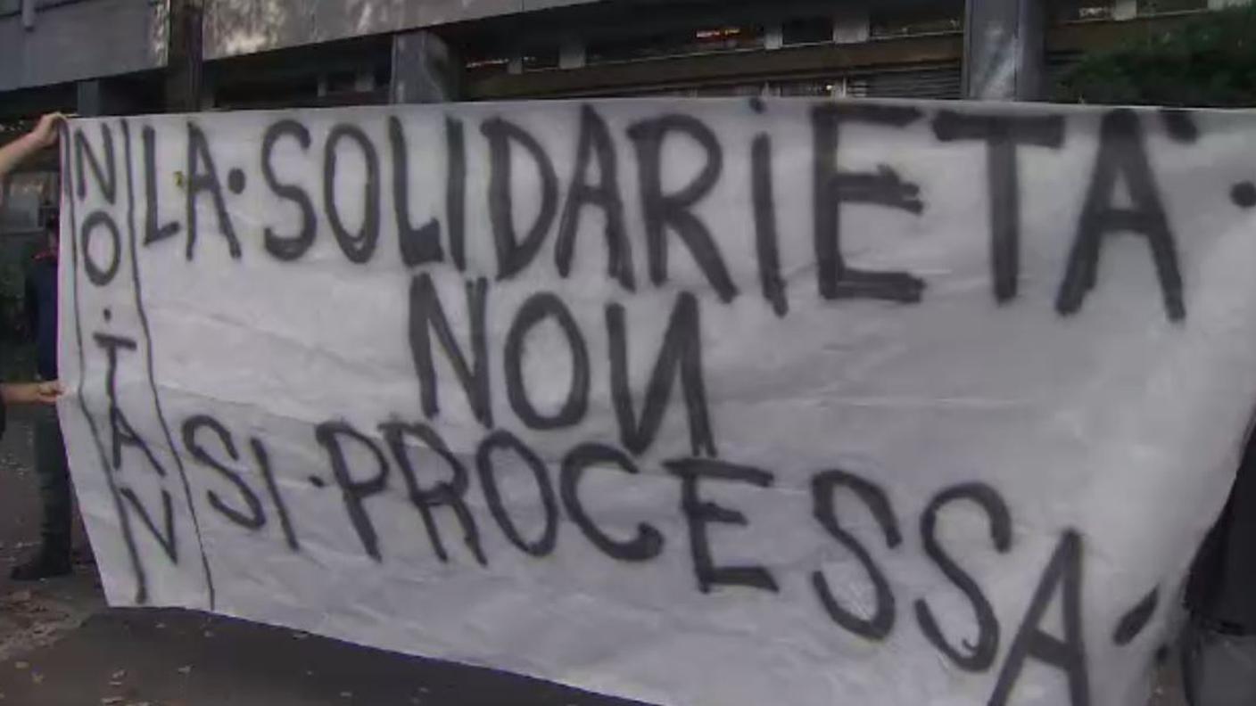 striscione per ex docente.JPG
