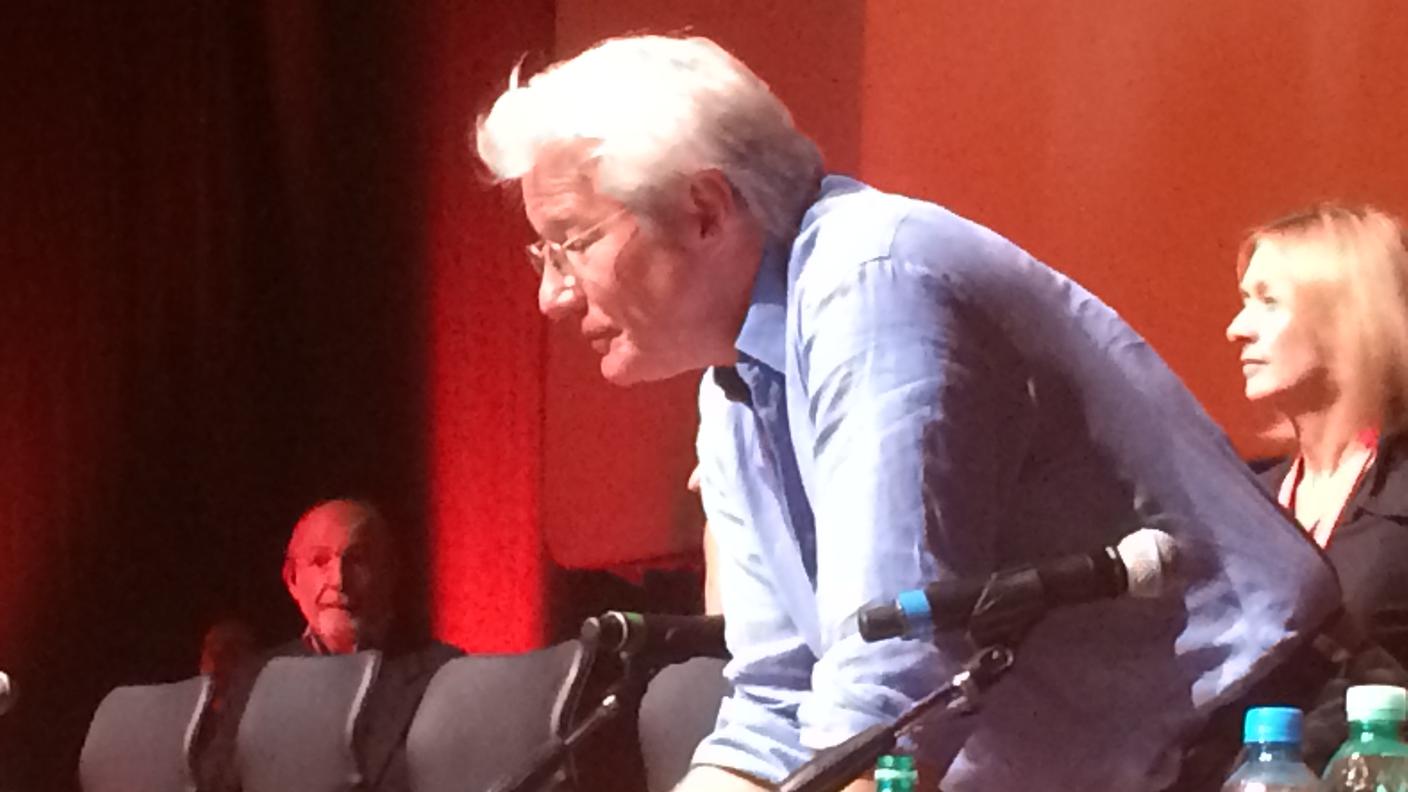 Richard Gere firma autografi a Roma