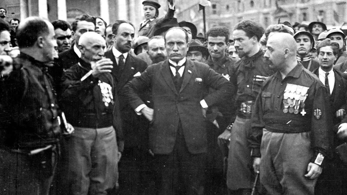 Mussolini con, da sinistra, Emilio De Bono, Italo Balbo e Cesare Maria De Vecchi