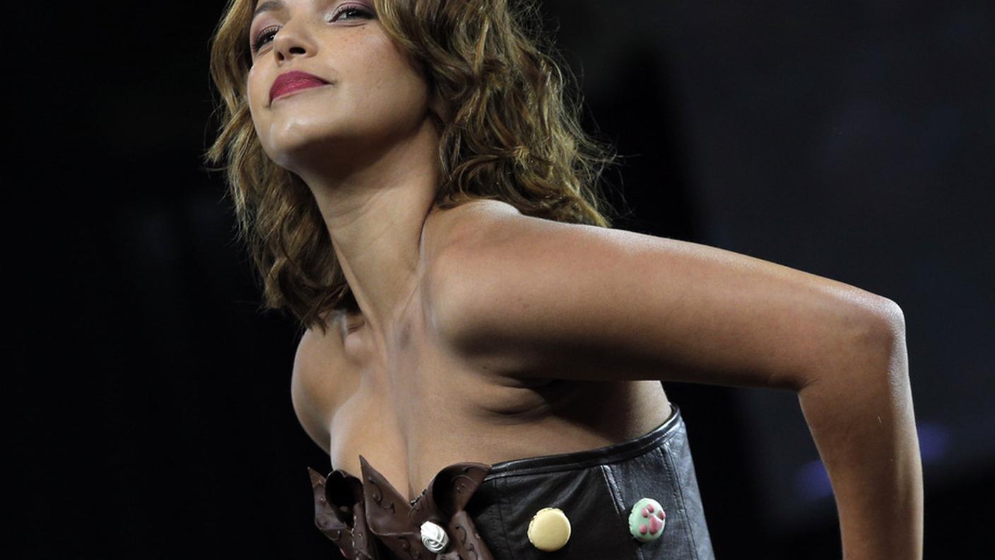 Le creazioni in cioccolato degli stilisti al Chocolate Fashion Show che ha preceduto la fiera