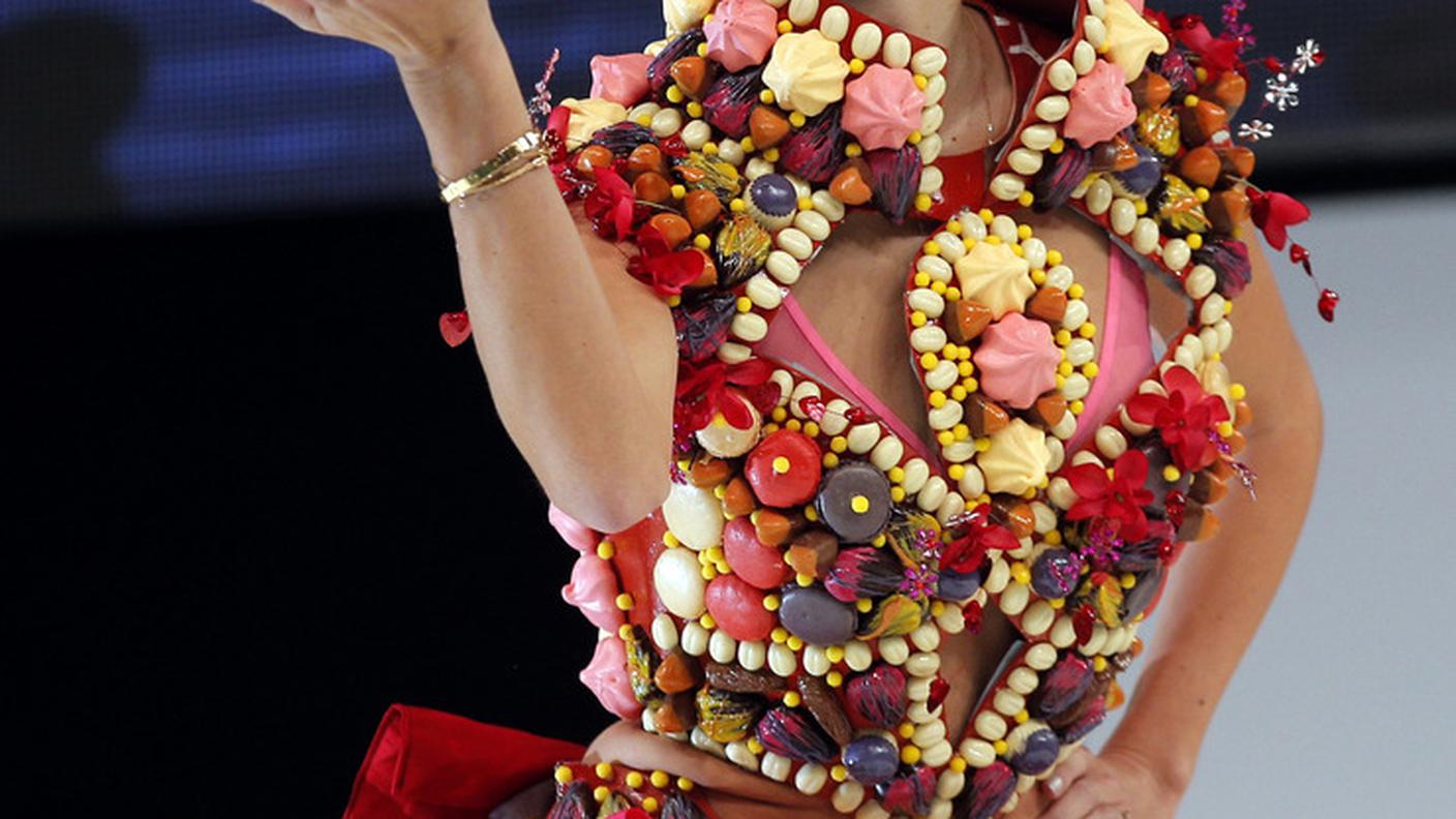 Le creazioni in cioccolato degli stilisti al Chocolate Fashion Show che ha preceduto la fiera