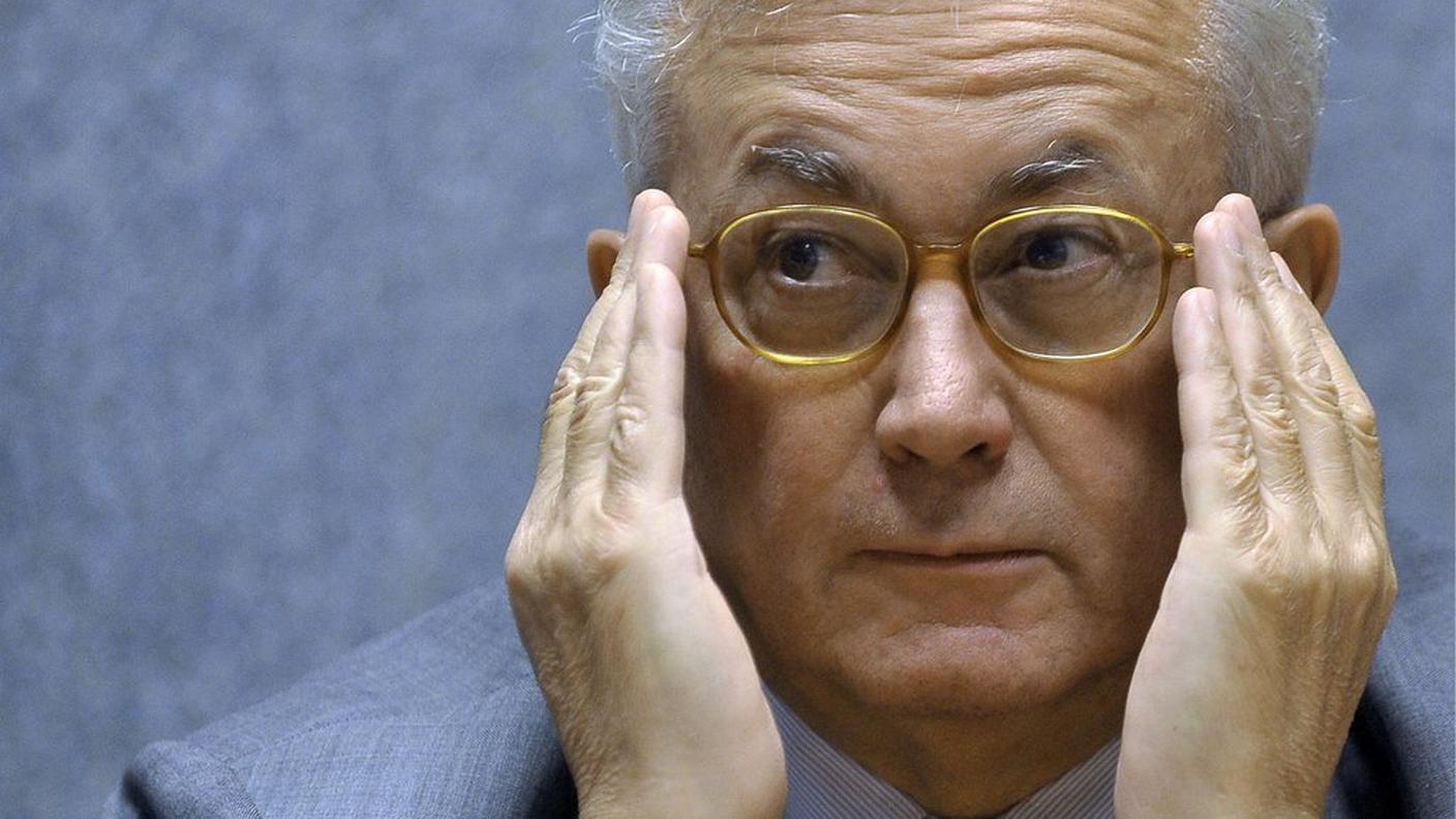 2,4 milioni di euro al suo studio tributarista