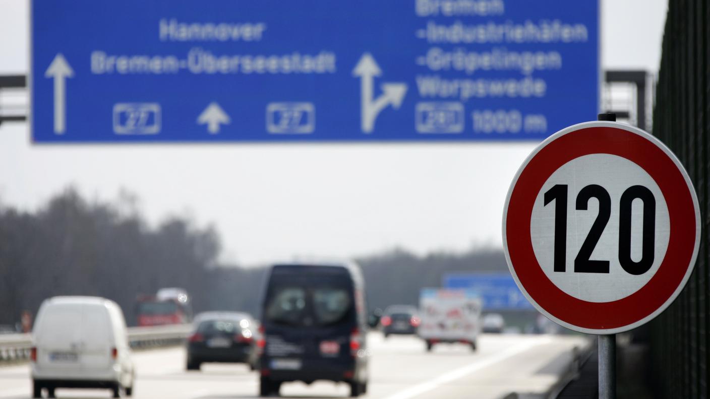 Dopo i tratti a velocità limitata, in Germania arrivano pure i pedaggi