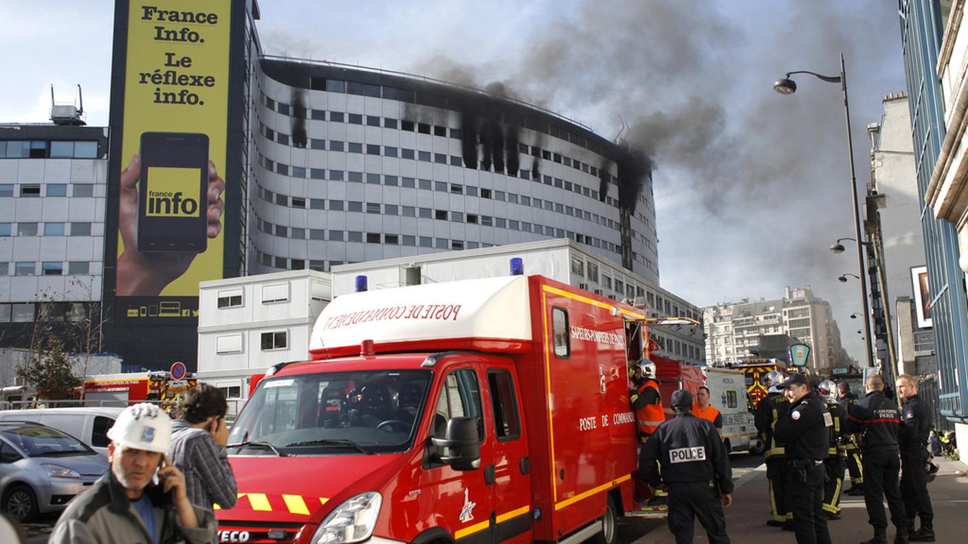 La casa della radio è in fiamme