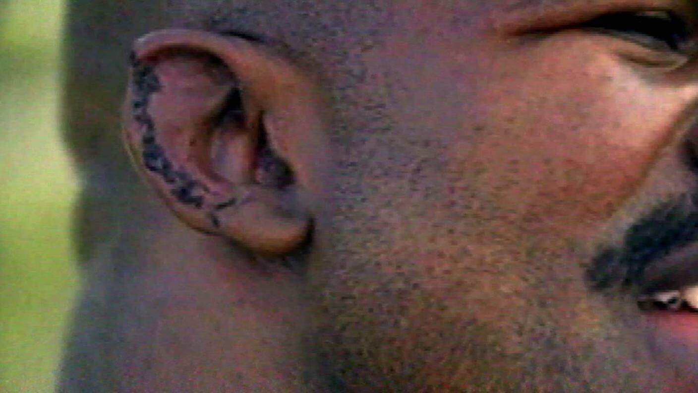 L'orecchio di Evander Holyfield preso a morsi da Tyson (1997)