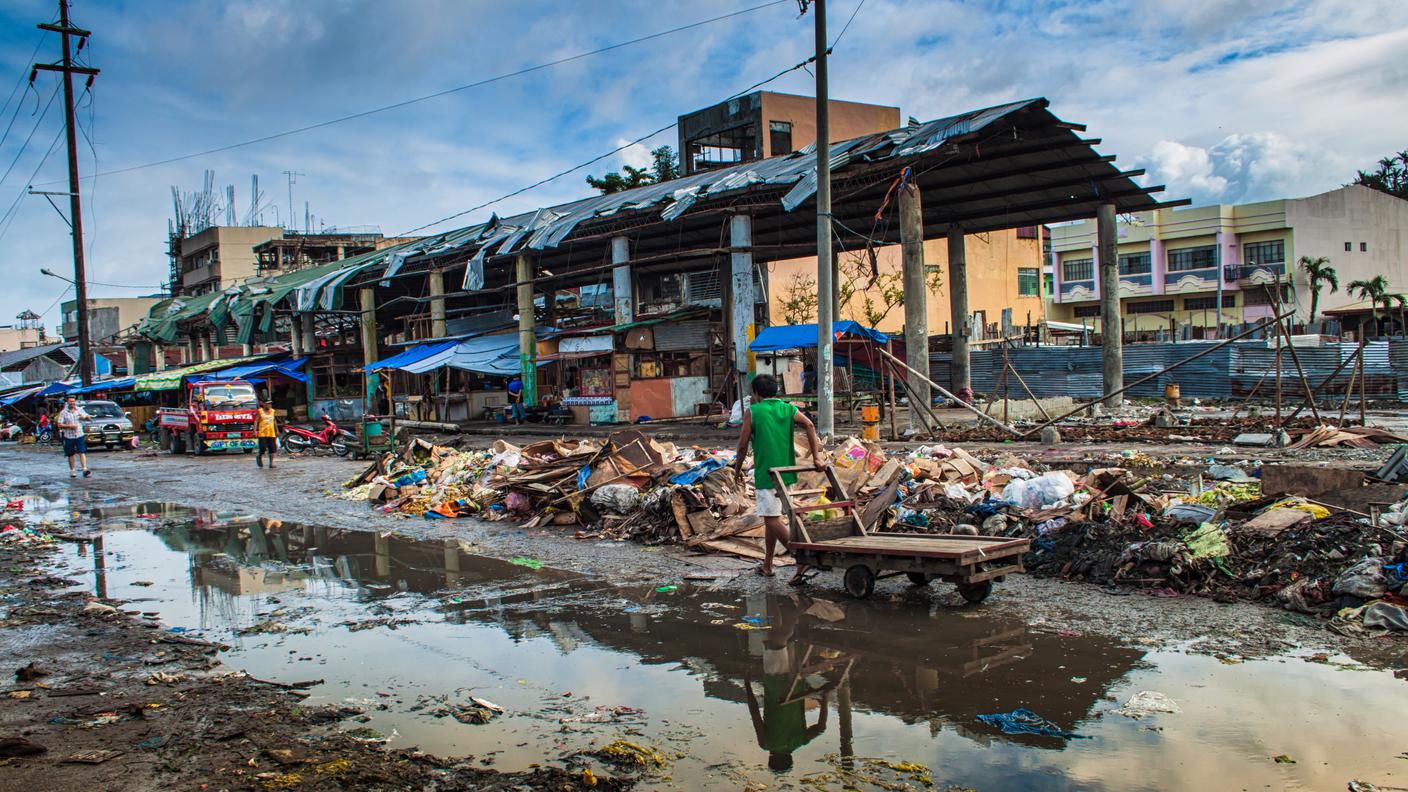 Porto di Tacloban: immagini della vita quotidiana post-Yolanda. 