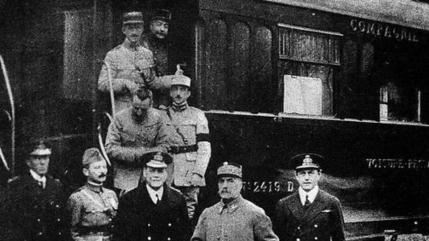 Armisticetrain_(slight_crop).jpg