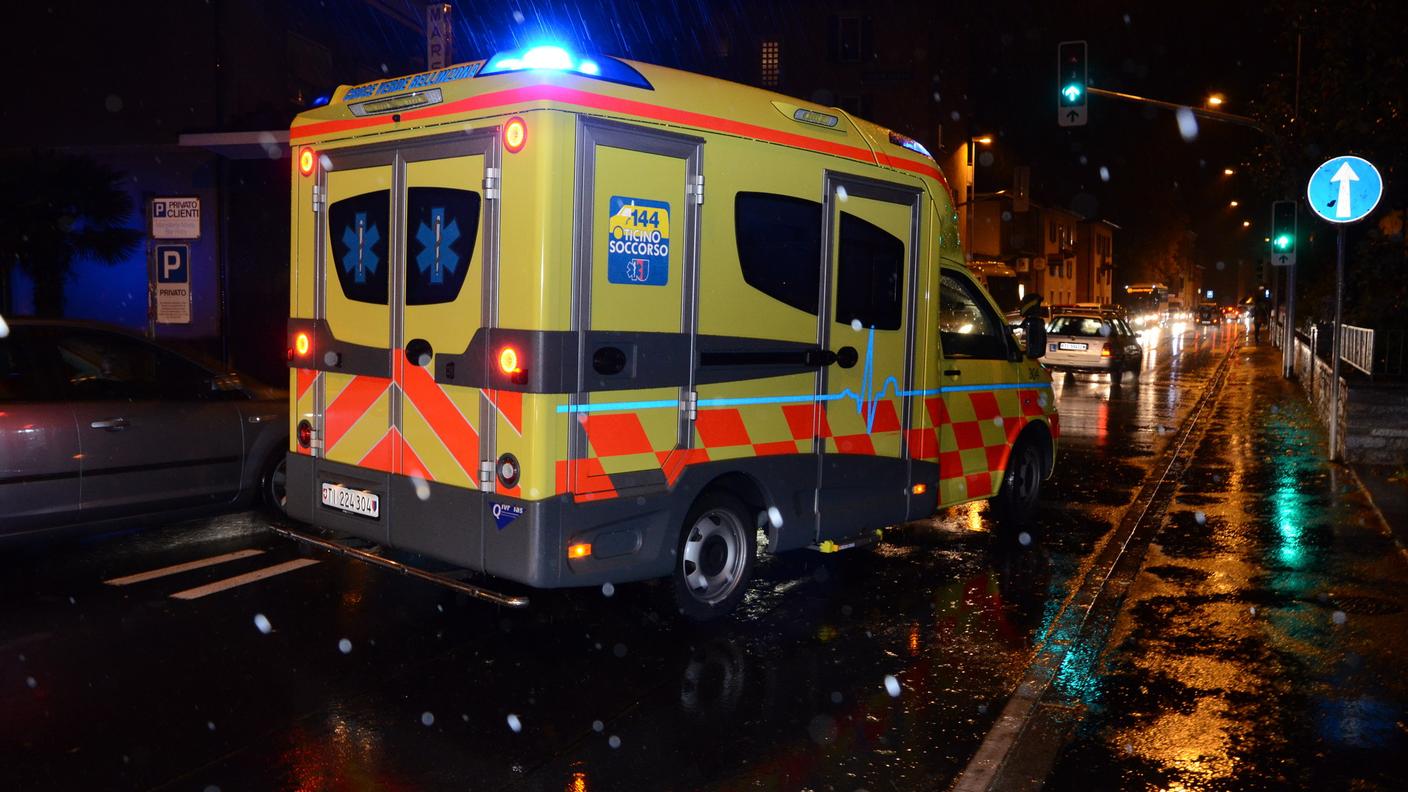 L'ambulanza è intervenuta per soccorrere il pedone Rescue Media.jpg