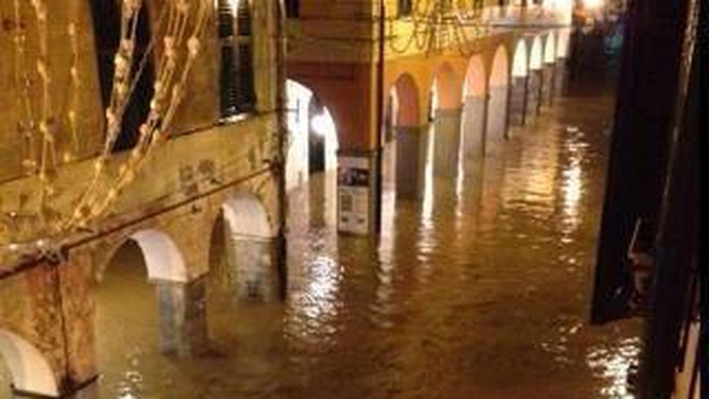 L'acqua di due torrenti ha invaso il centro
