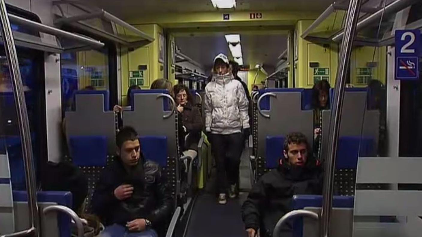 giovani in treno.JPG
