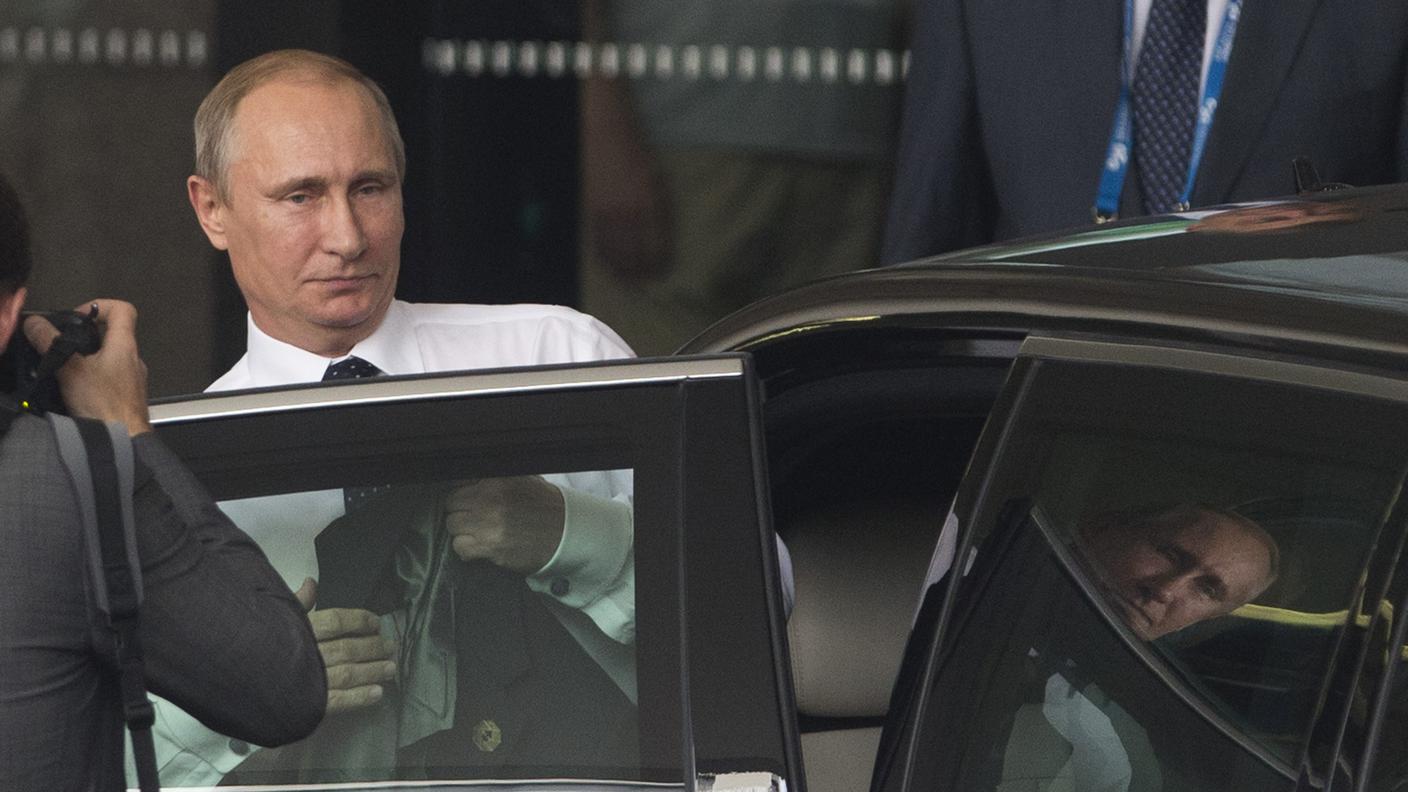 "Il viaggio fino in Russia è lungo e ho bisogno di dormire". ha detto Putin
