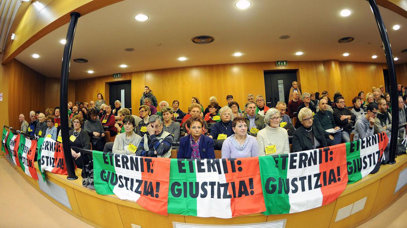 Familiari e vittime di metodi di lavoro e dell'uso di materiali nocivi