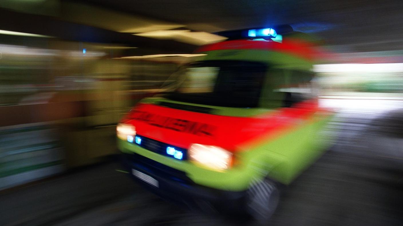L'uomo è stato trasportato all'ospedale