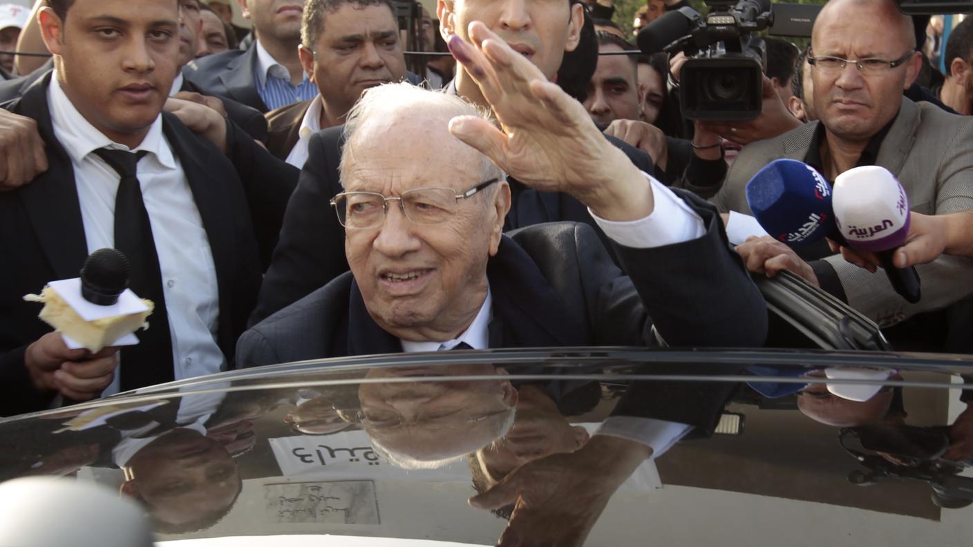 Beji Caid Essebsi all'uscita dal seggio