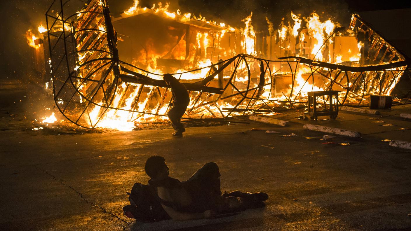Scene da una città sotto assedio