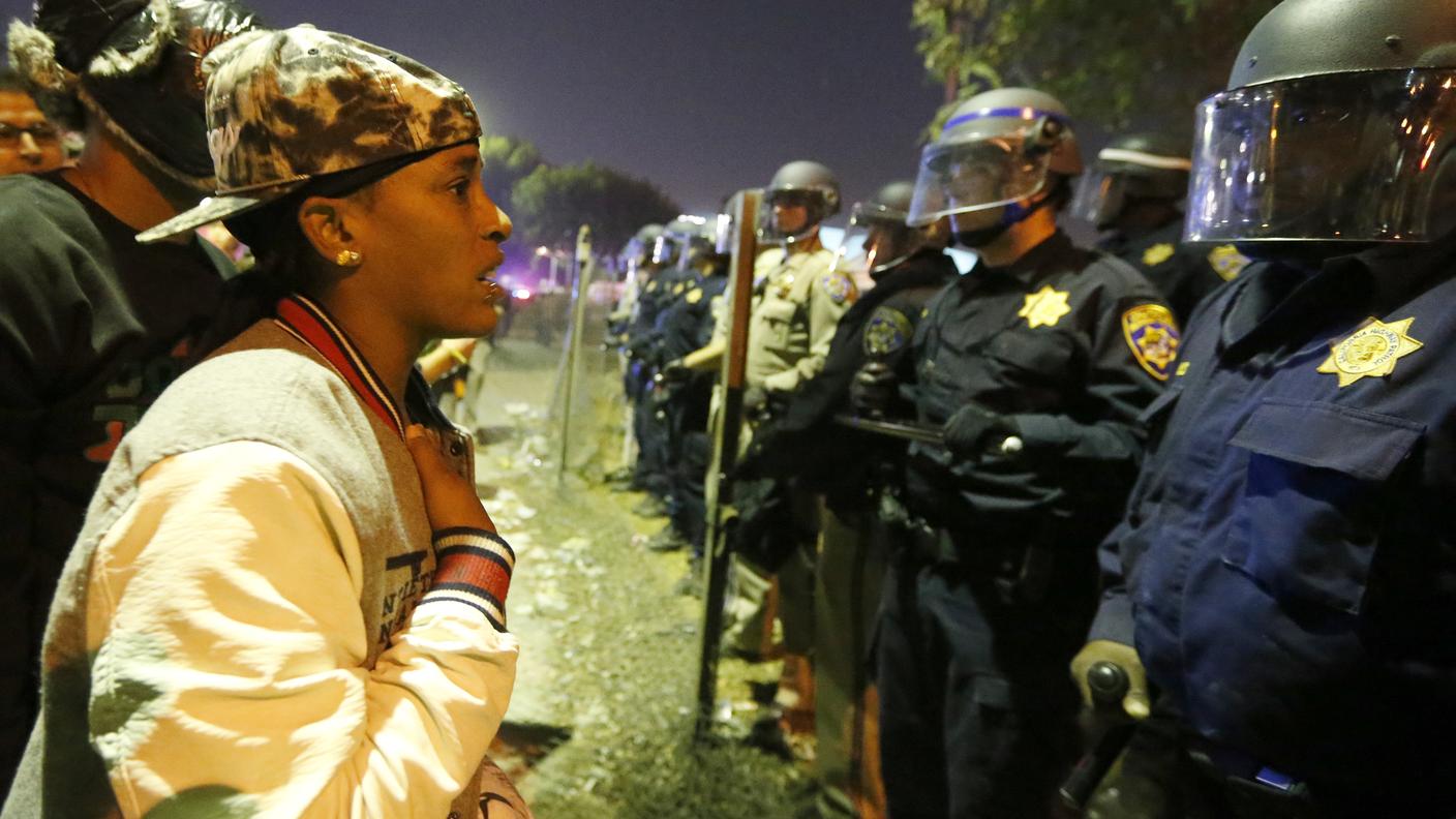 La polizia di Los Angeles davanti alle proteste