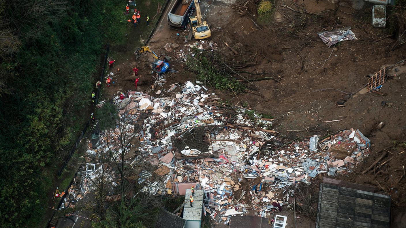 Quel che resta della palazzina di Davesco investita dalla frana