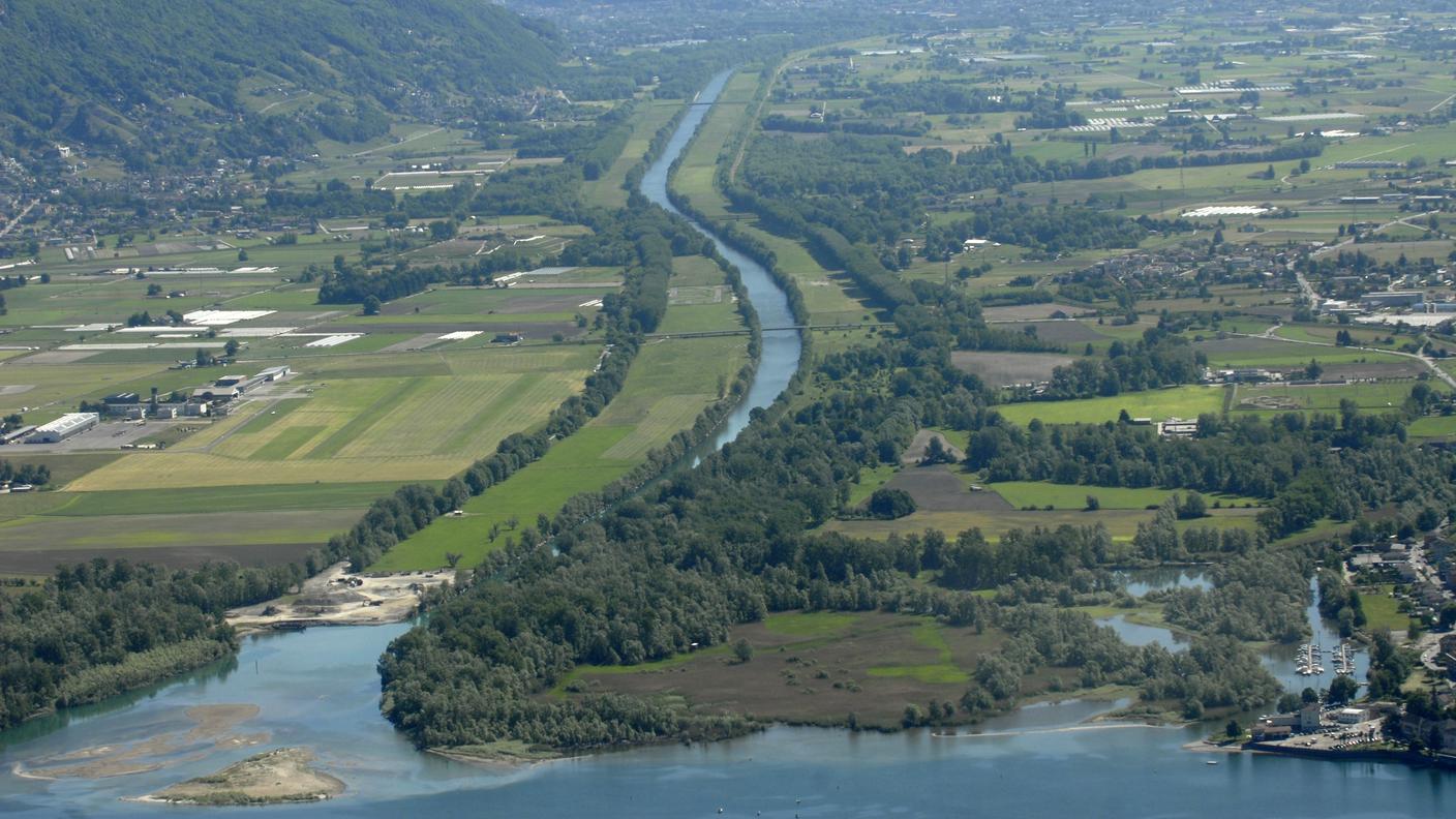 La foce del Ticino. In primo piano l'area protetta delle Bolle