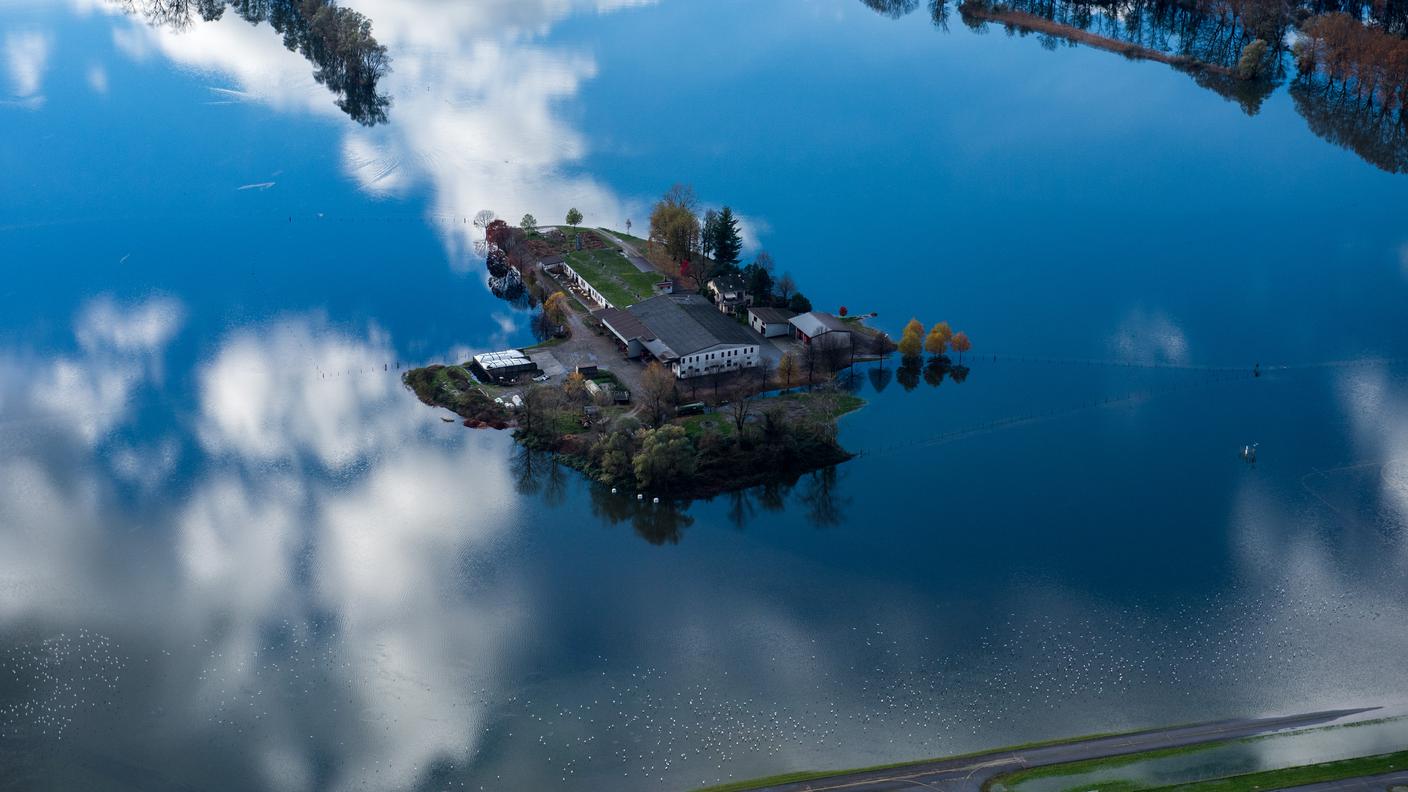 Un'azienda agricola del piano durante l'alluvione del novembre 2014