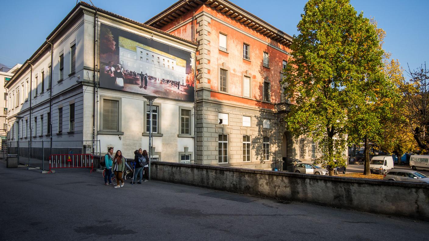Il palazzo delle ex scuole comunali dove sorgerà il Palacinema di Locarno