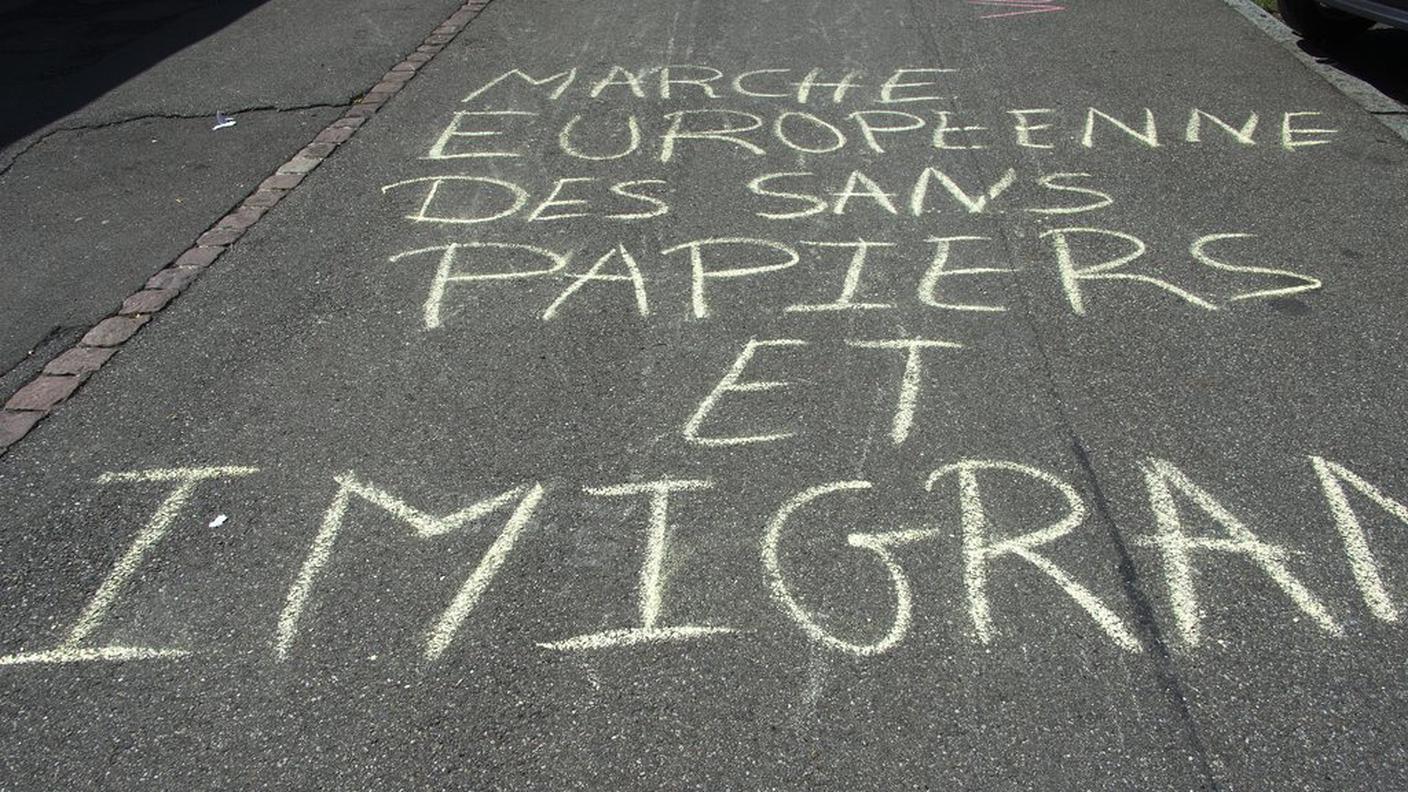 Solidarietà con chi non ha le carte in regola