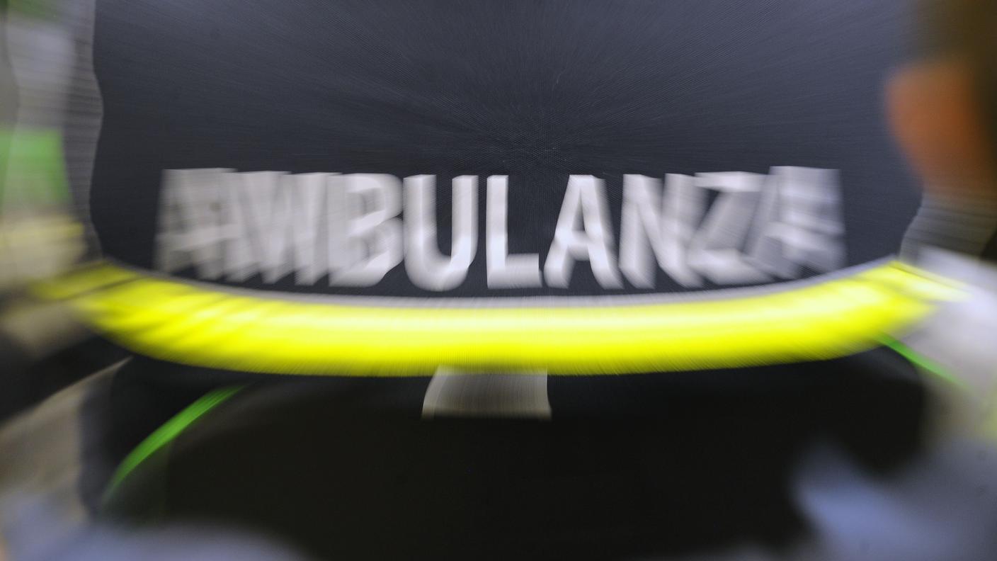 Il pedone è stato soccorso e trasportato in ospedale a Bellinzona